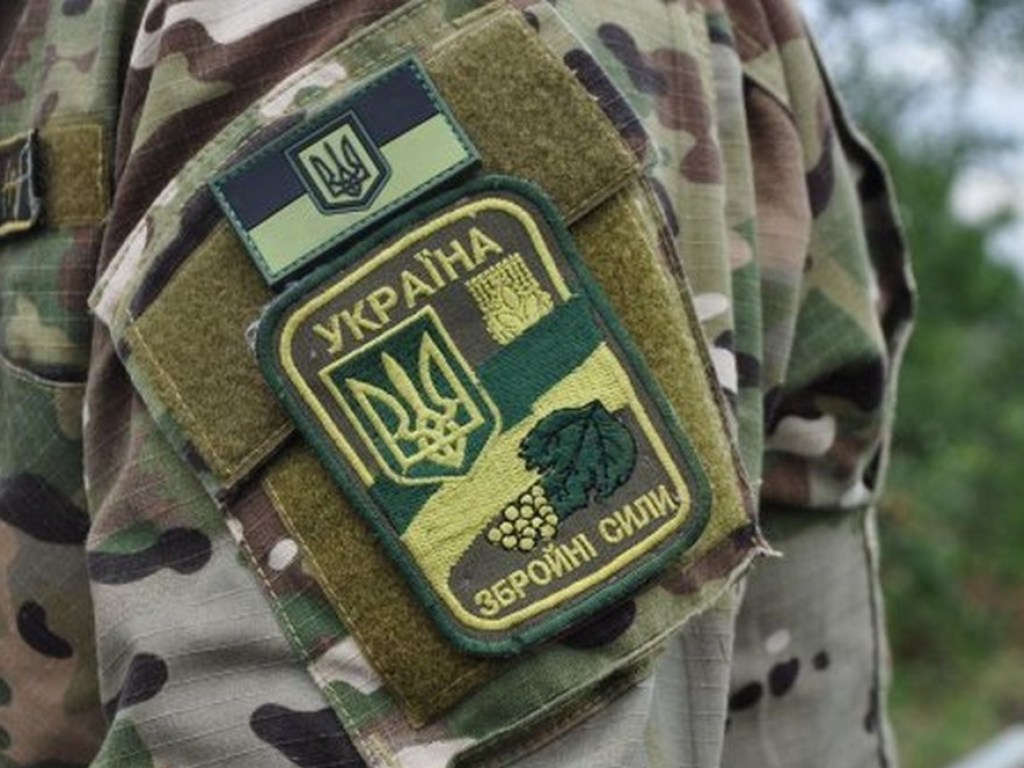 За сутки двое украинских военных получили ранения на Донбассе – штаб