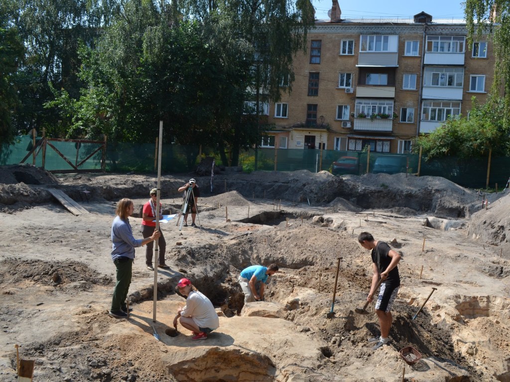 В Чернигове археологи нашли останки сожженных людей (ФОТО)