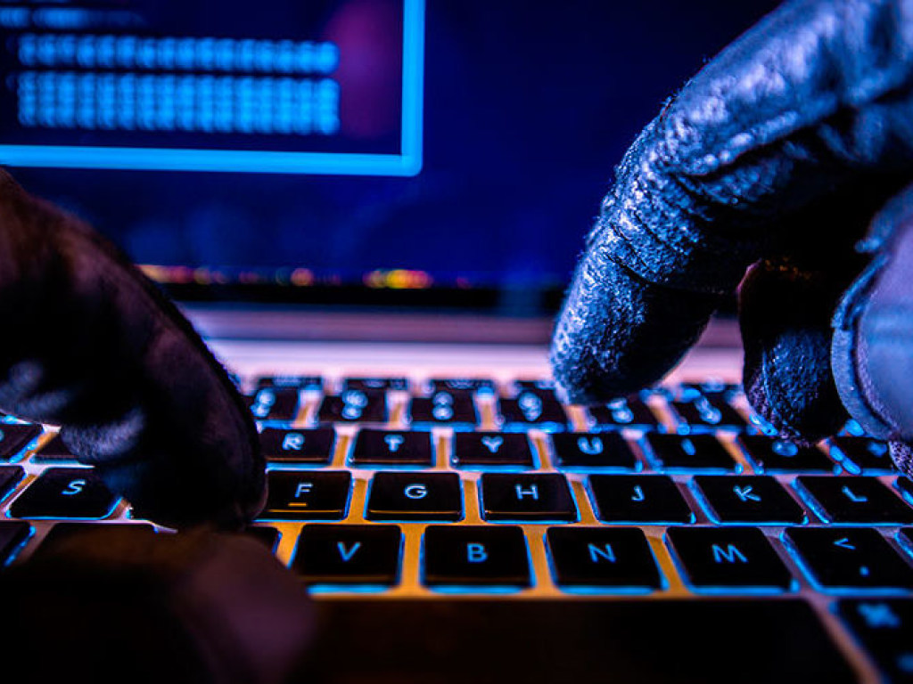 Хакерство: Крупный банк  «взломали»,  появились массовые случаи мошенничества с картами клиентов
