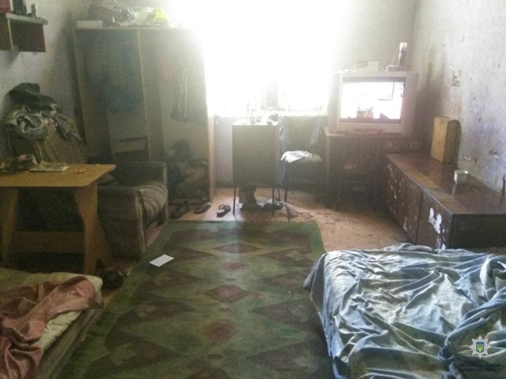 Голые и голодные»: в Харькове двое малышей жили в заброшенной бане (ВИДЕО):  читать на Golos.ua