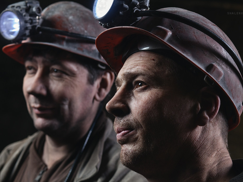 Горняки трех шахт Донбасса вышли на забастовку