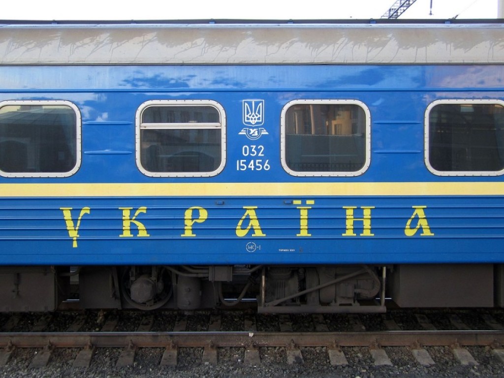 В Харькове поезд сбил 50-летнего мужчину