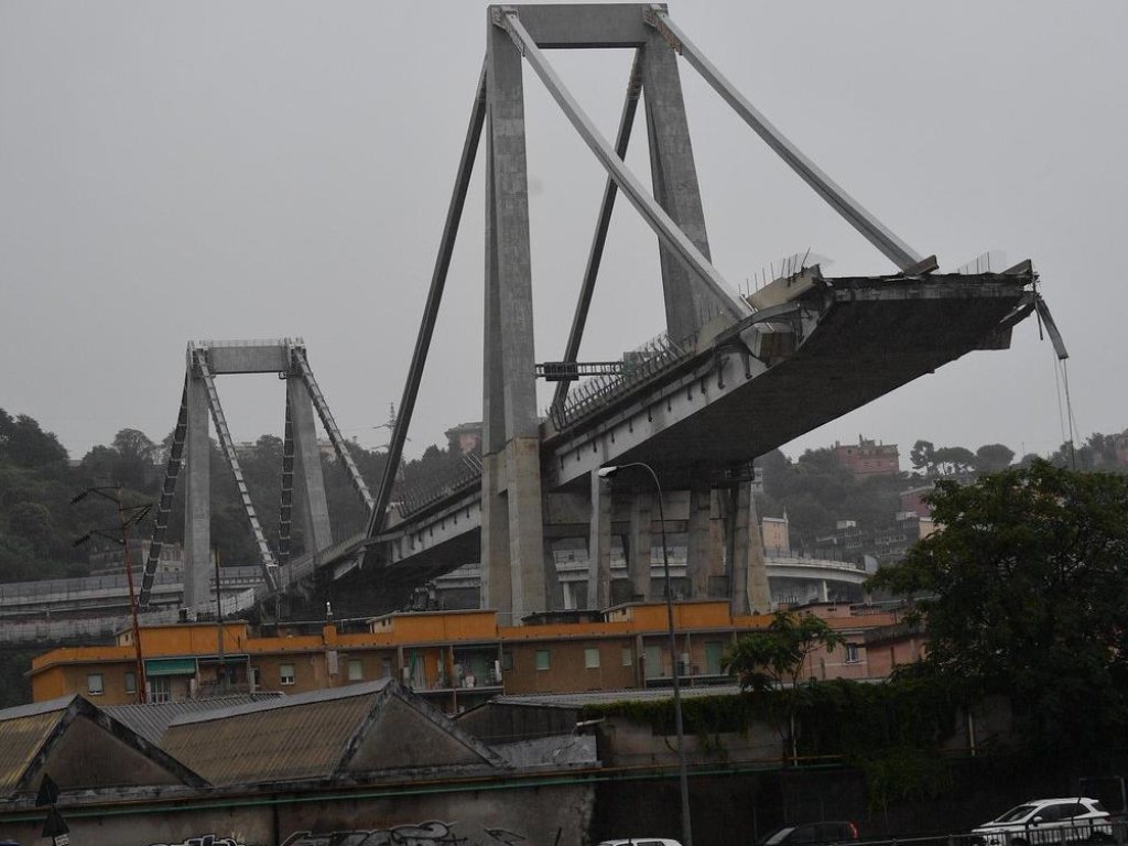 Обрушение моста в Генуе: полиция Италии подтвердила гибель 38 человек