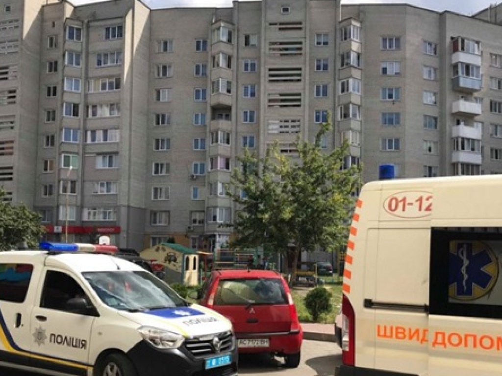 Не дождался дочери: в Луцке посреди улицы скончался мужчина (ФОТО)