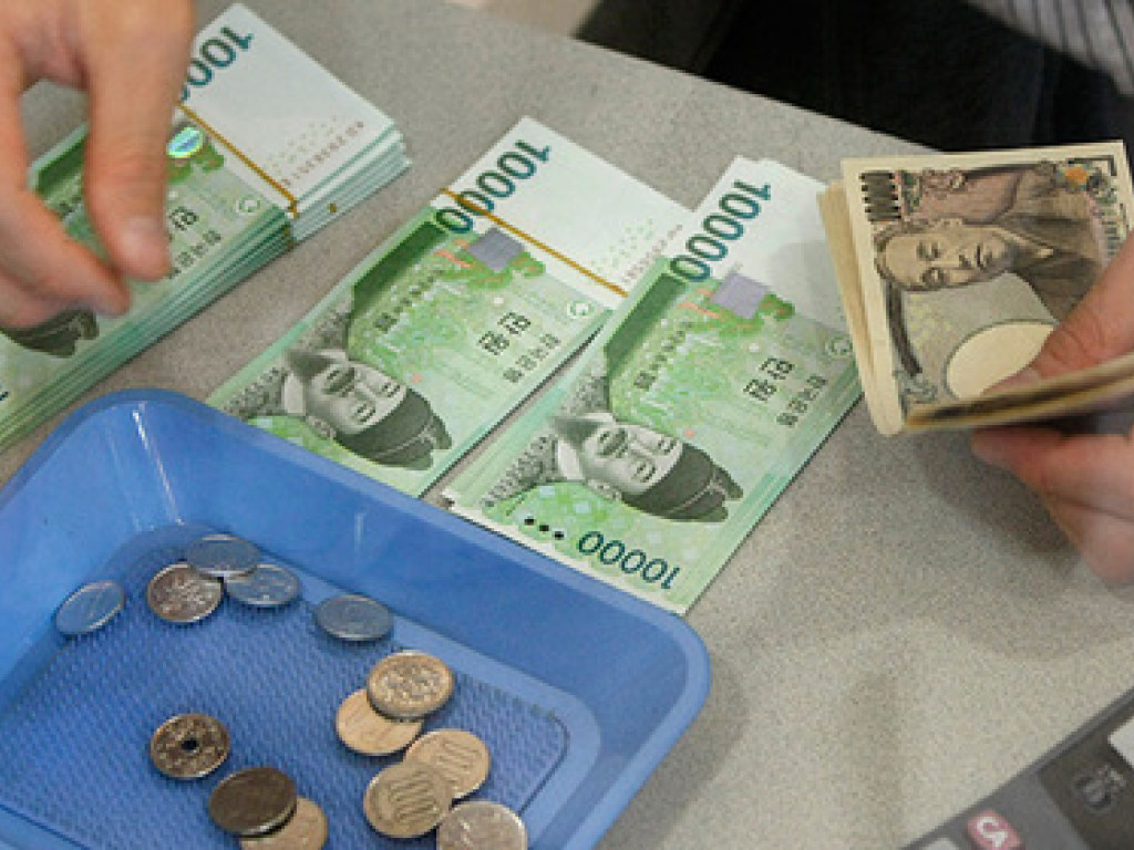 В Японии незнакомка вручила мужчине 10 тысяч долларов и исчезла