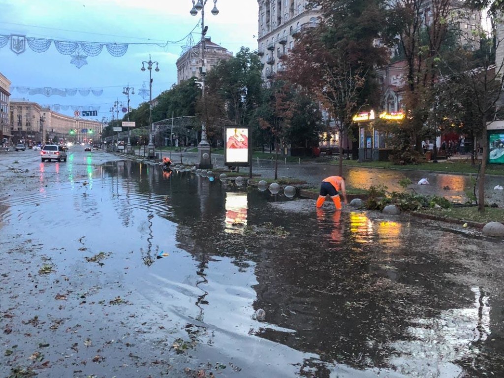 Потоп в Киеве: если не принять необходимых мер, начнут сползать дома – архитектор