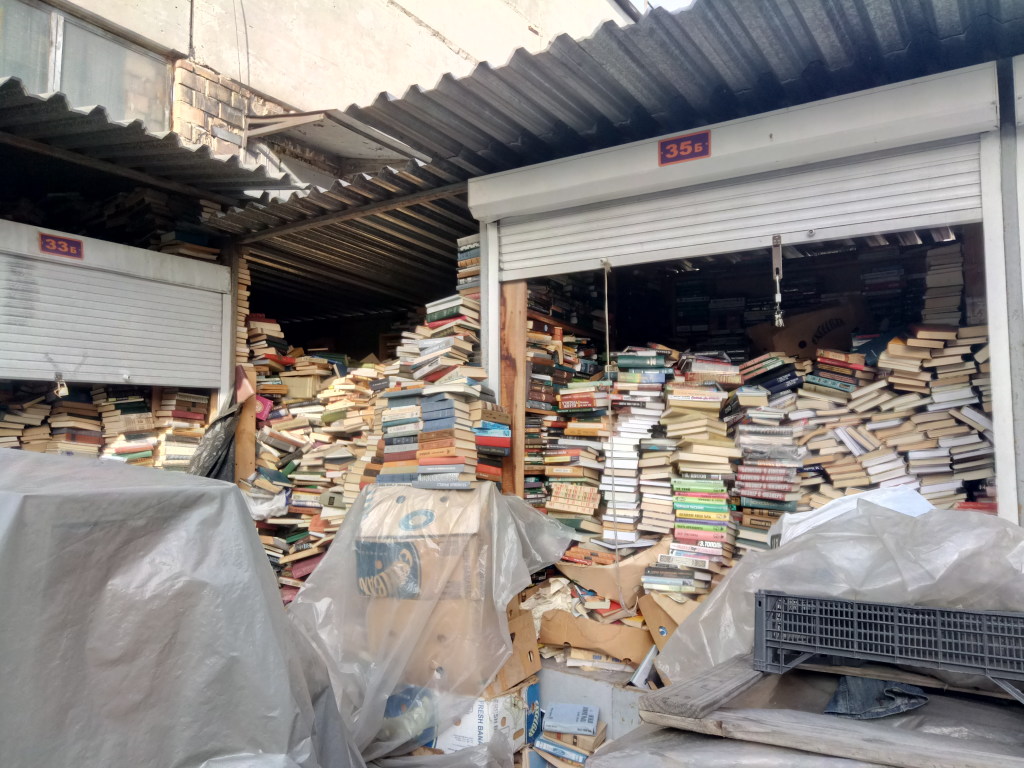 На столичном рынке «Петровка» продавцам российских книг выписали штраф в 40 тысяч гривен