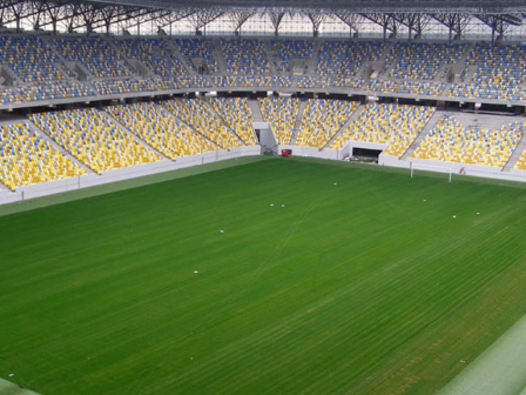 На стадионах Украины появятся стоячие места