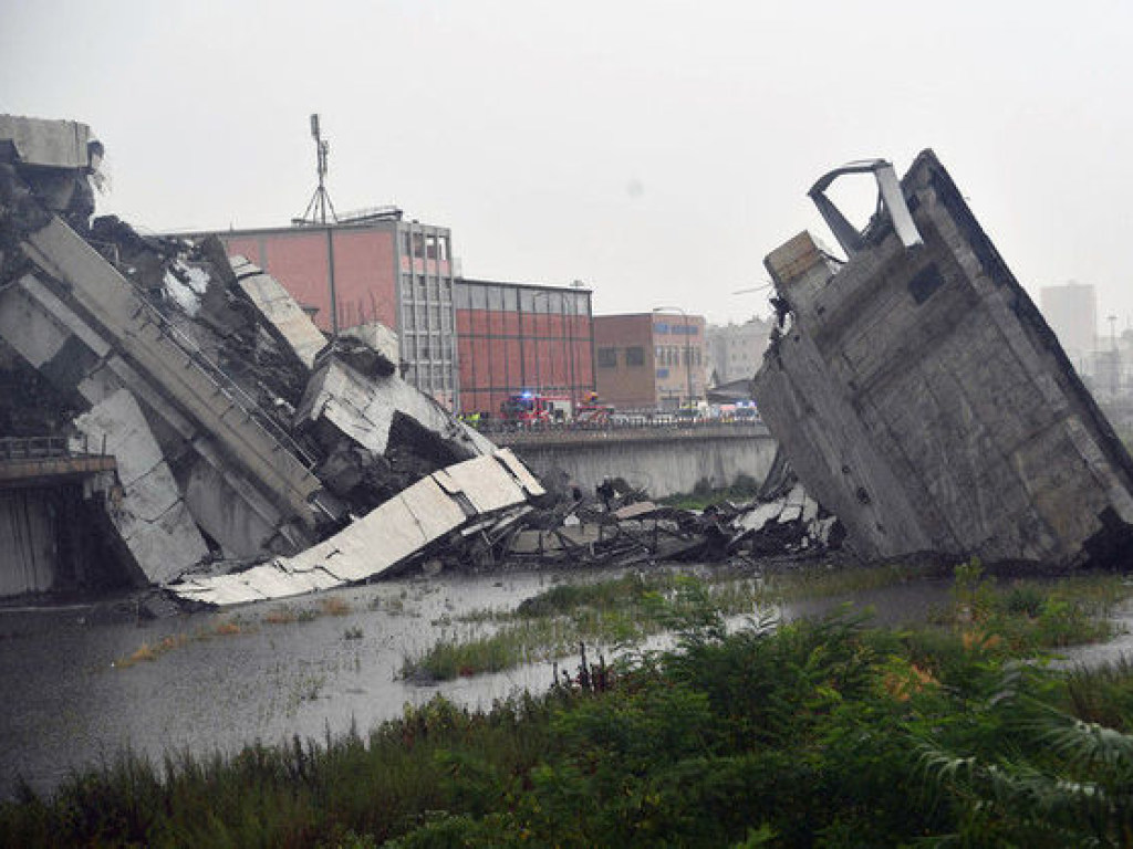 Обрушение моста в Генуе: Правительство Италии начало расследование в отношении застройщиков