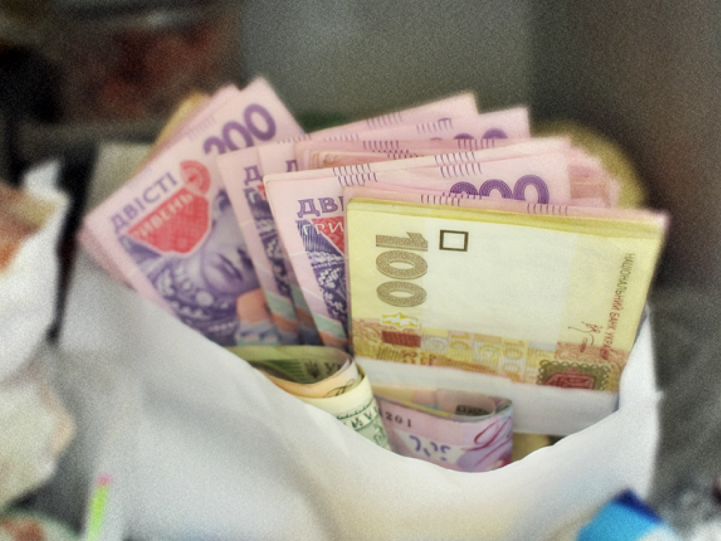 Зарплаты более 10 тысяч гривен получают менее 27% украинцев – эксперт