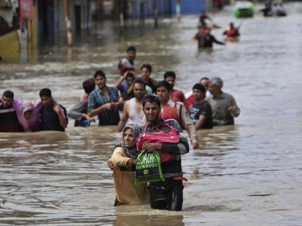 Число жертв наводнений в Индии достигло 164 человек