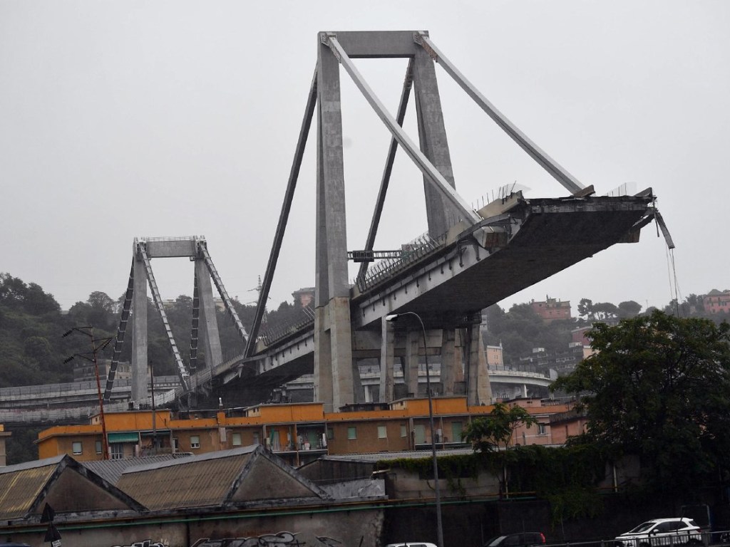 Обрушение моста в Генуе: количество погибших возросло до 42