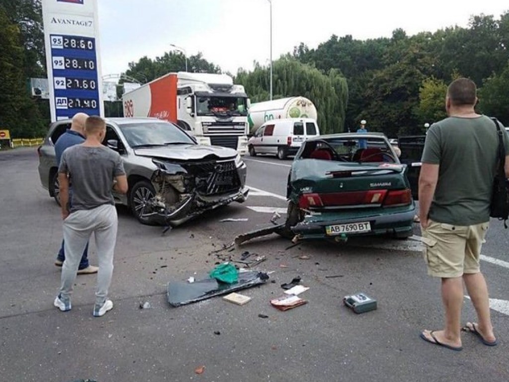 На выезде из Винницы произошло ДТП с участием грузовика (ФОТО, ВИДЕО)