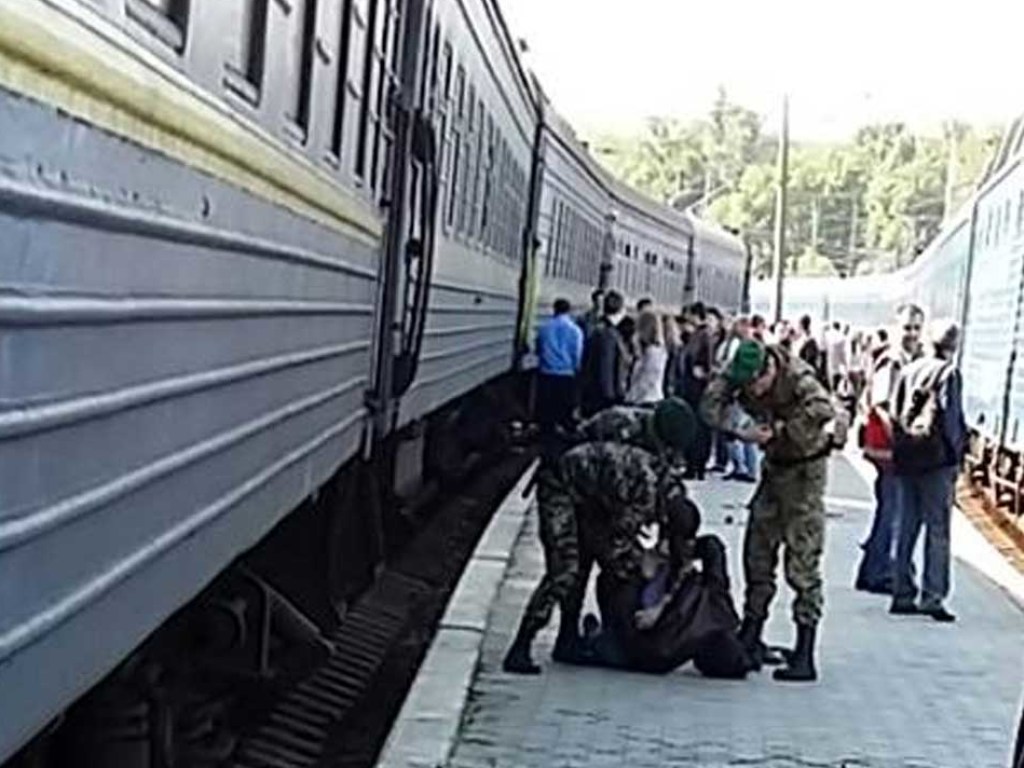 На российской границе пограничники избили украинца (ВИДЕО)