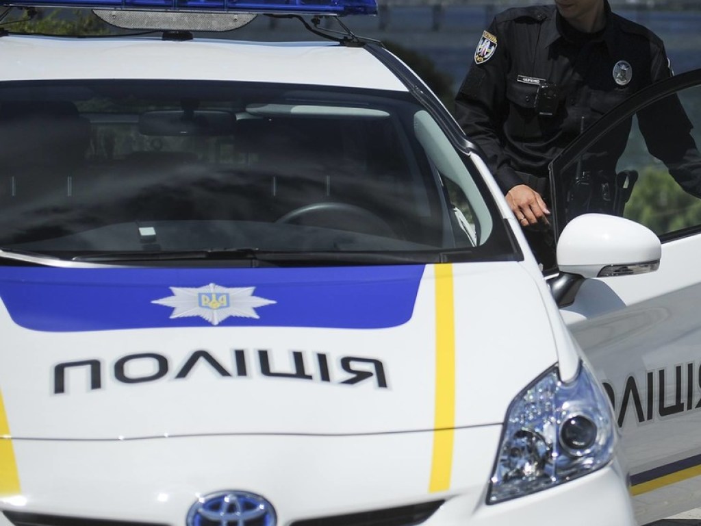 В Чернигове на улице задержали голого мужчину (ФОТО)