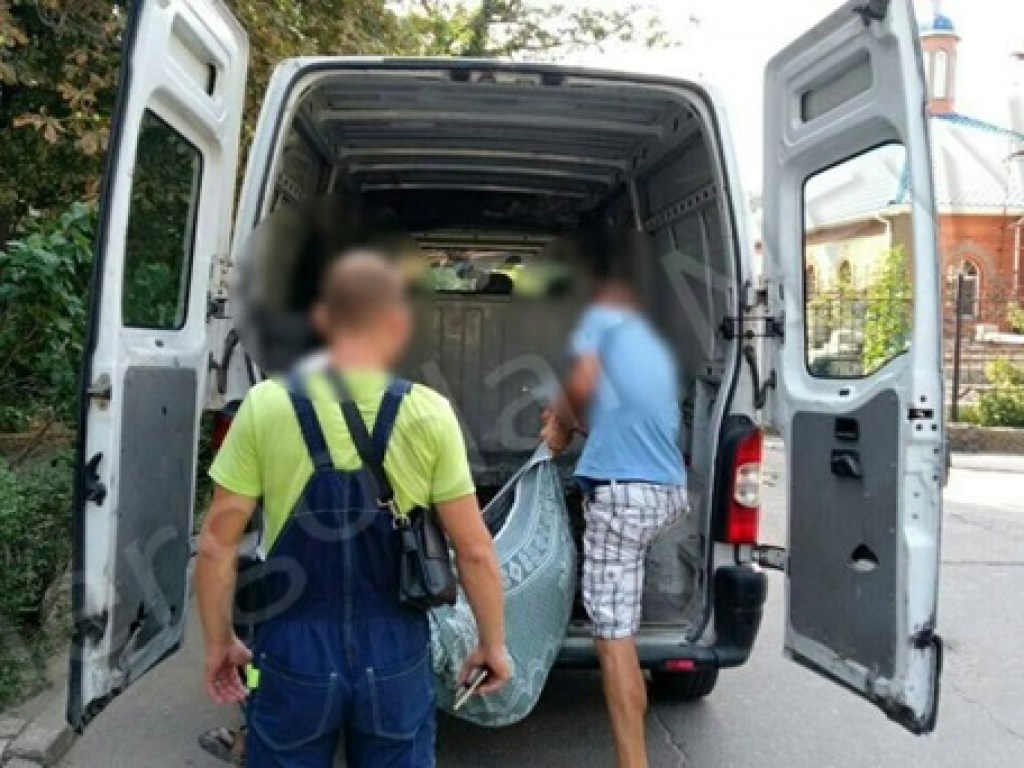 В Энергодаре у подъезда жилого дома нашли труп мужчины (ФОТО)