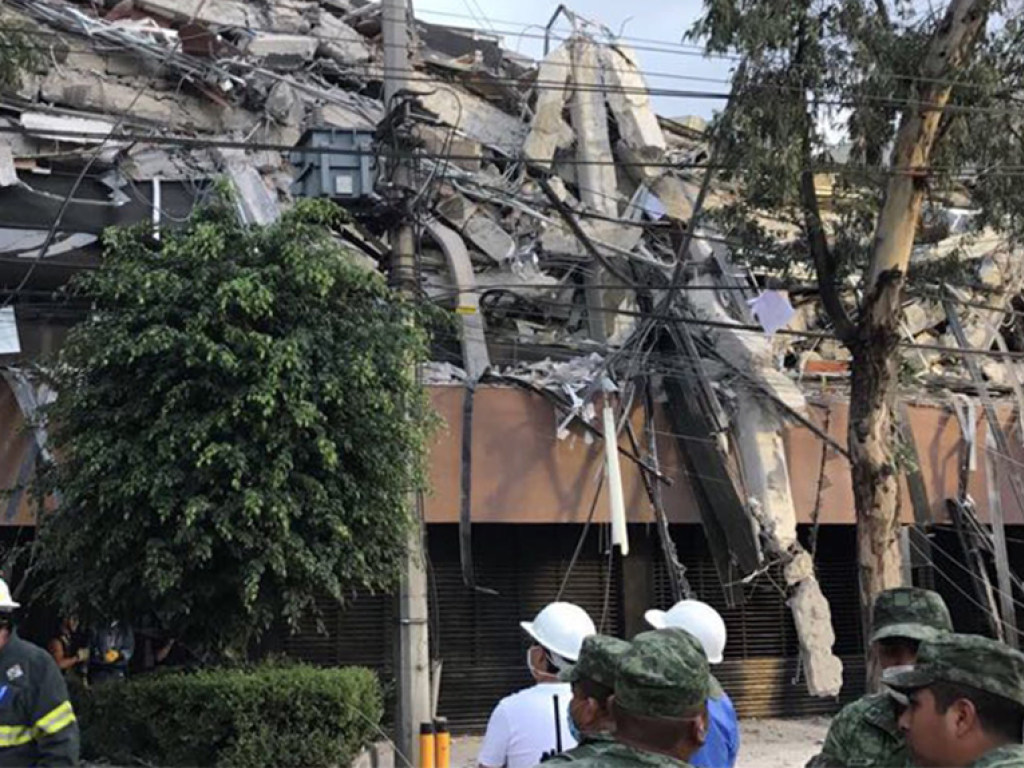 Минимум 5 человек погибли в результате серии землетрясений в Индонезии