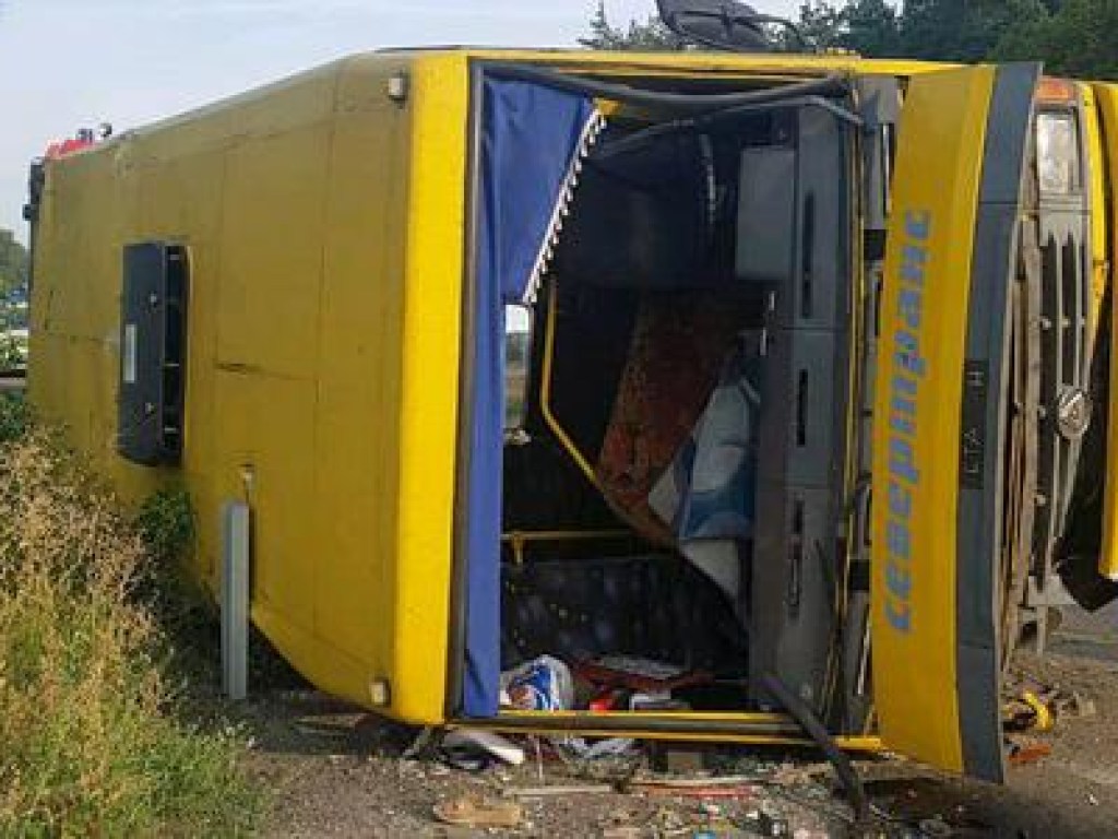 В Днепропетровской области фура MAN столкнулась с автобусом: есть пострадавшие (ФОТО)