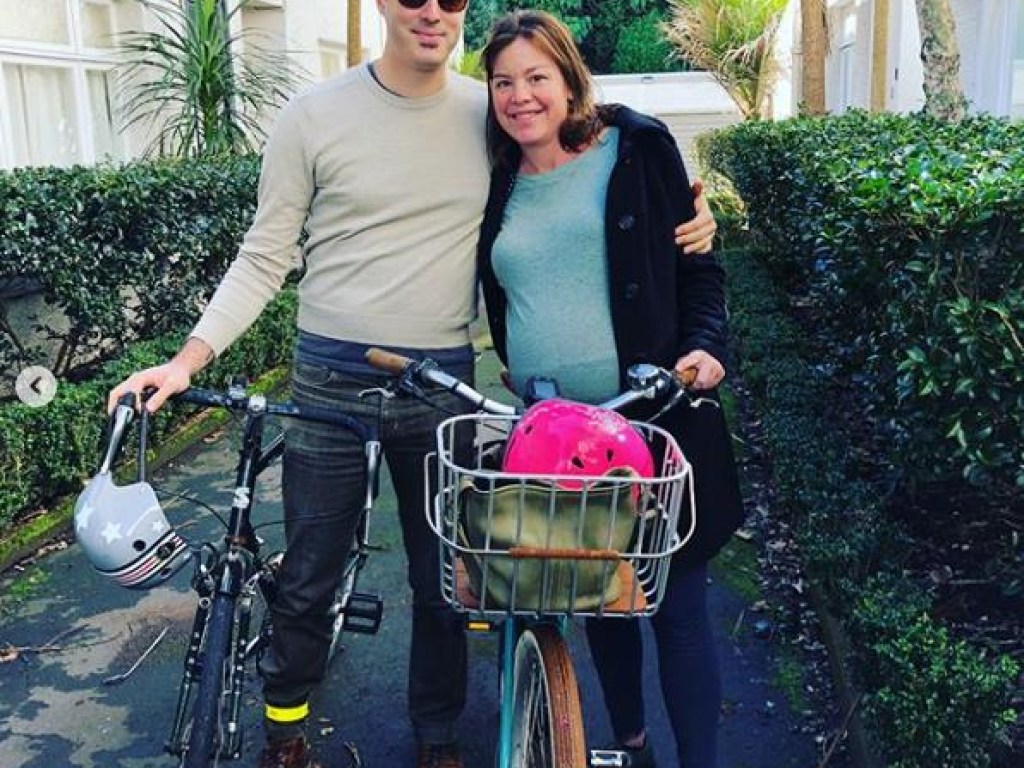 Министр из Новой Зеландии на последнем месяце беременности доехала в роддом на велосипеде (ФОТО)