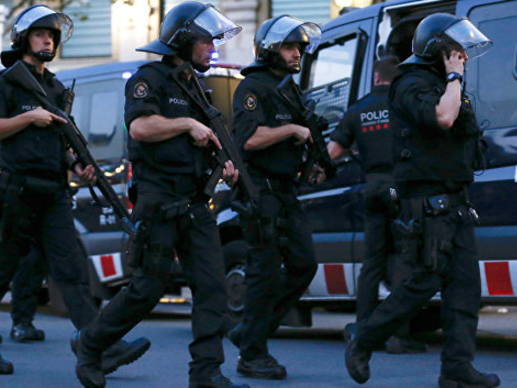 Нападение на полицейский участок в Барселоне признали терактом 