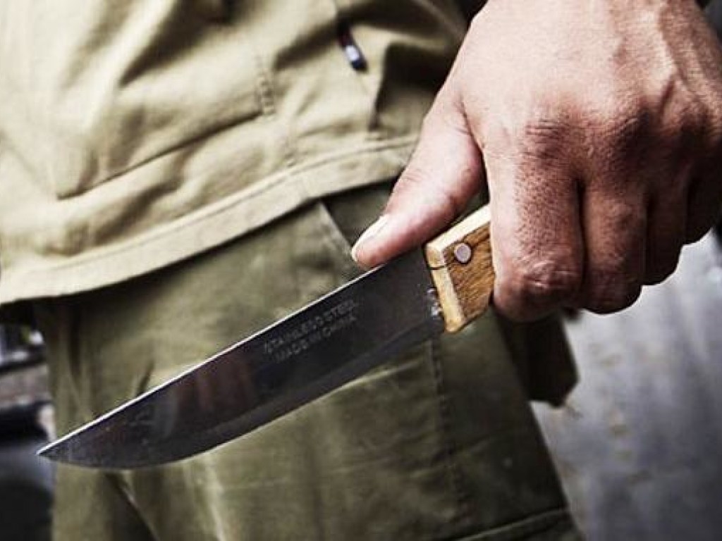 На Херсонщине местный житель пырнул ножом гражданскую жену и квартирантку