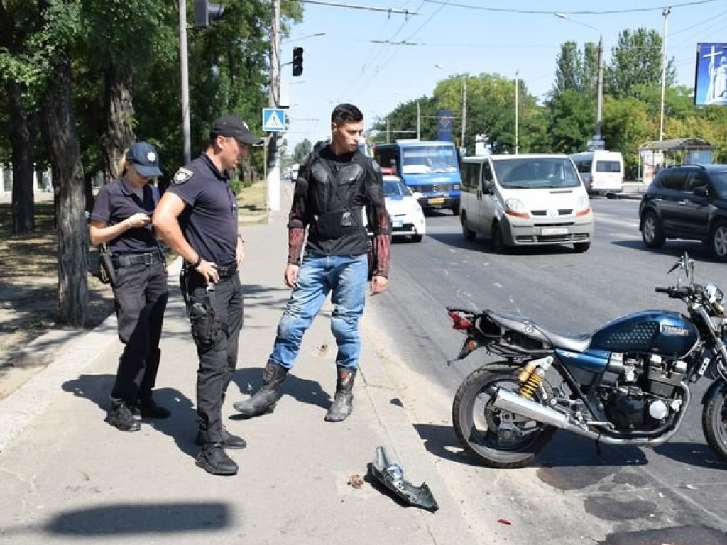 В Николаеве мотоциклист сбил девушку (ФОТО)