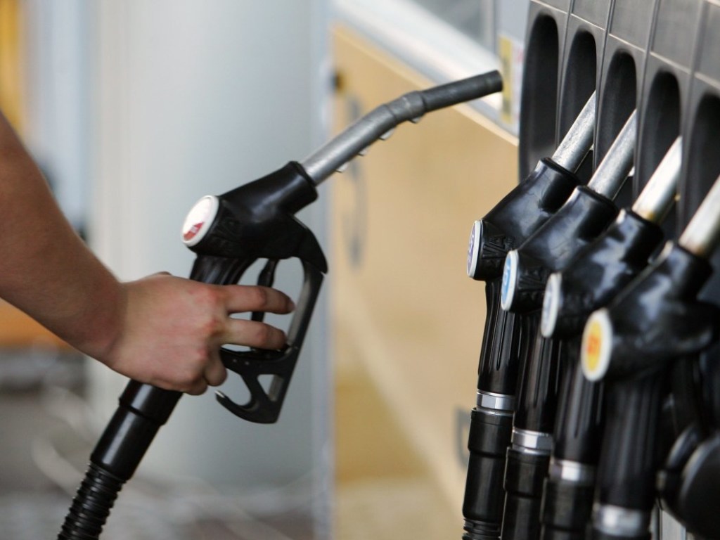 На украинских АЗС продолжают расти цены на бензин