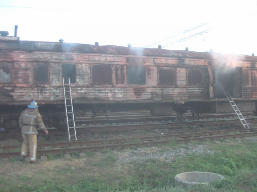 На станции в Харьковской области горел вагон (ФОТО)