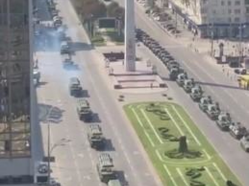 Колона из сотни единиц бронетехники проехалась по проспекту Победы в Киеве (ФОТО, ВИДЕО)