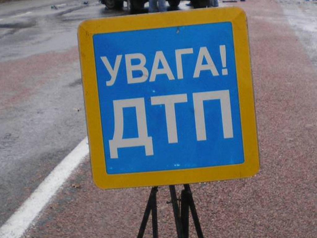 На трассе «Киев-Одесса» патрульный автомобиль насмерть сбил пешехода, перебегавшего дорогу – СМИ