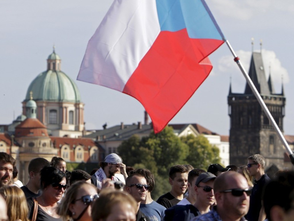 В Чехии  прошли  уличные протесты против премьер-министра (ВИДЕО)