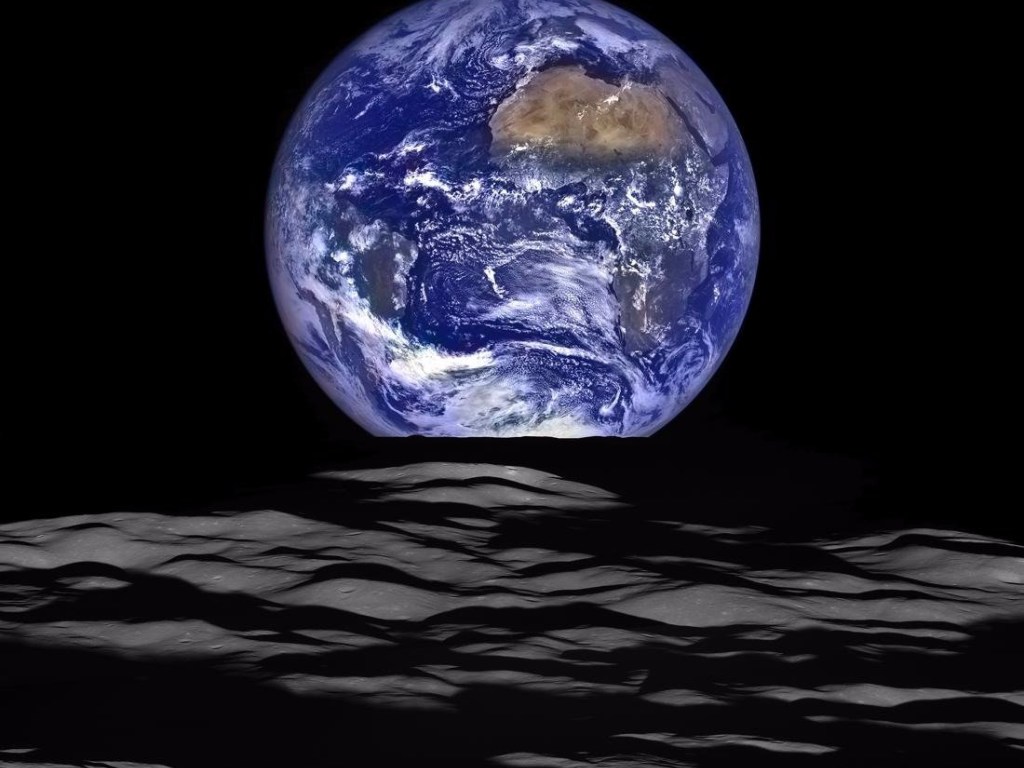 В NASA заявили, что впервые нашли на Луне воду (ФОТО)