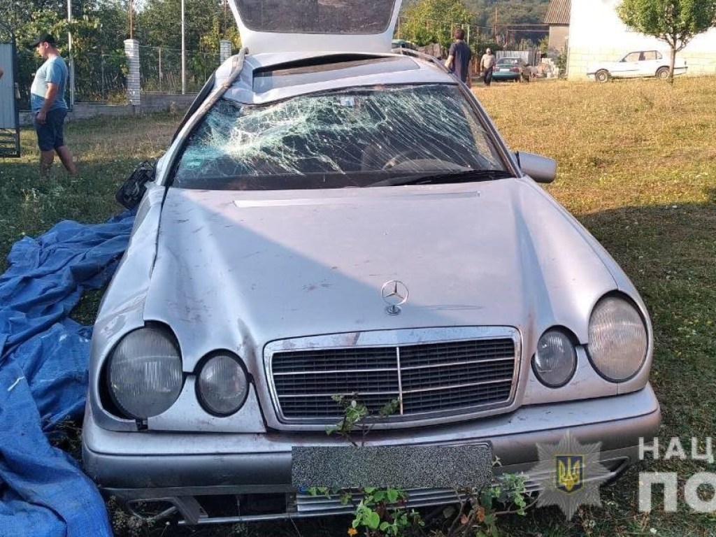 На Закарпатье мужчина украл автомобиль Mercedes-Benz и разбил его в ДТП (ФОТО)