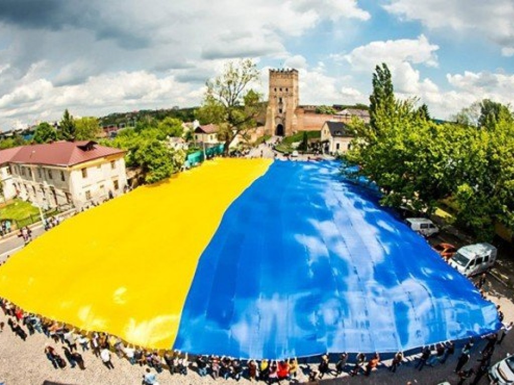 23 августа &#8212; День Государственного флага Украины