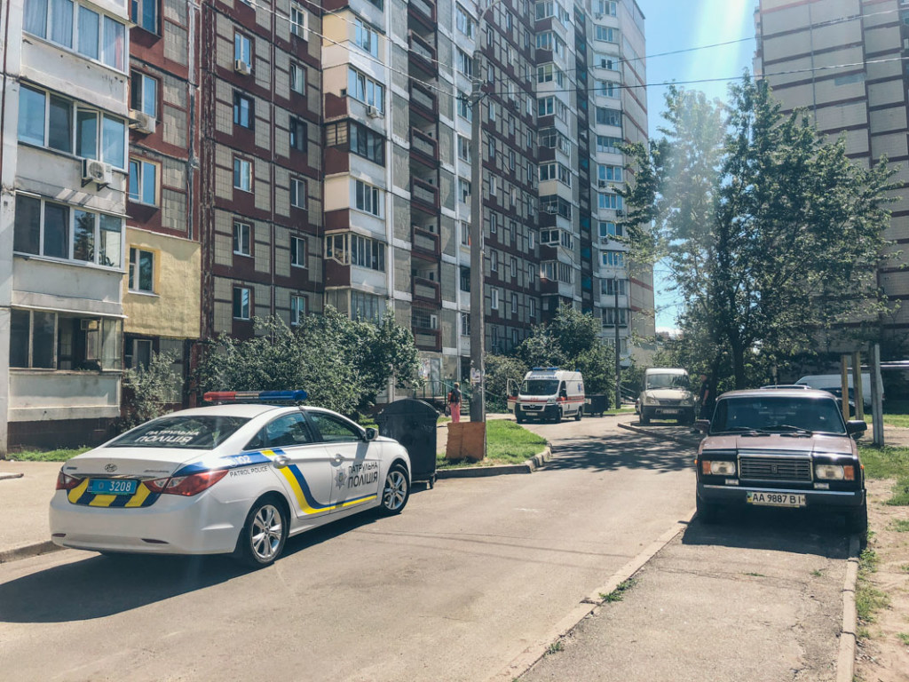 В Киеве горела квартира в многоэтажке: пострадал мужчина (ФОТО)