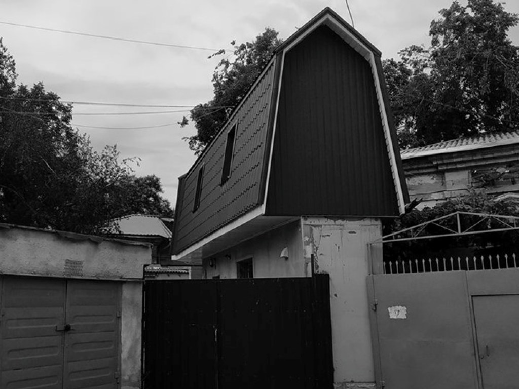 В Одессе построили двухэтажный плоский дом (ФОТО)