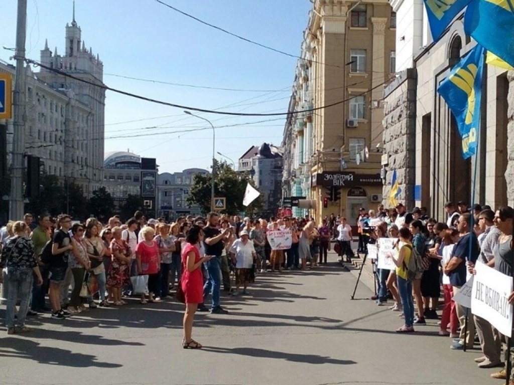 Нет инсулина: В Харькове горожане пришли с пикетом под горсовет (ФОТО)