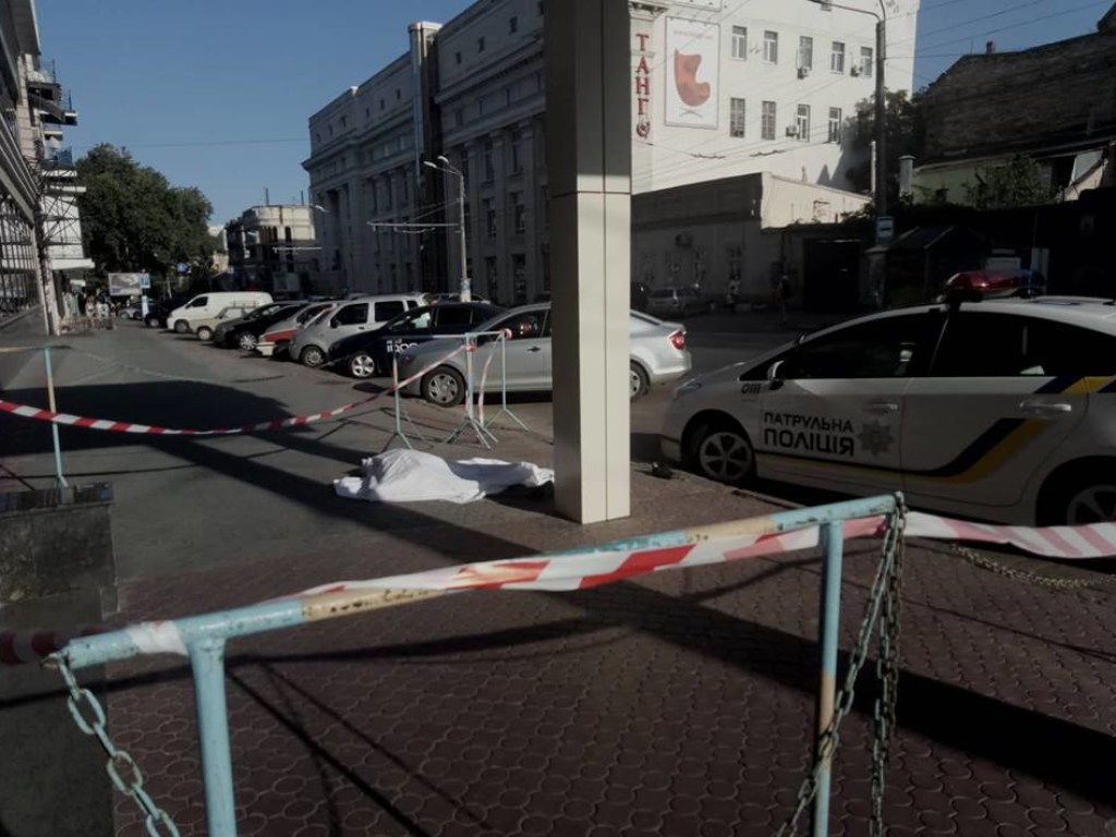 В Одессе из окна гостиницы «Чёрное море» выпал мужчина (ФОТО)