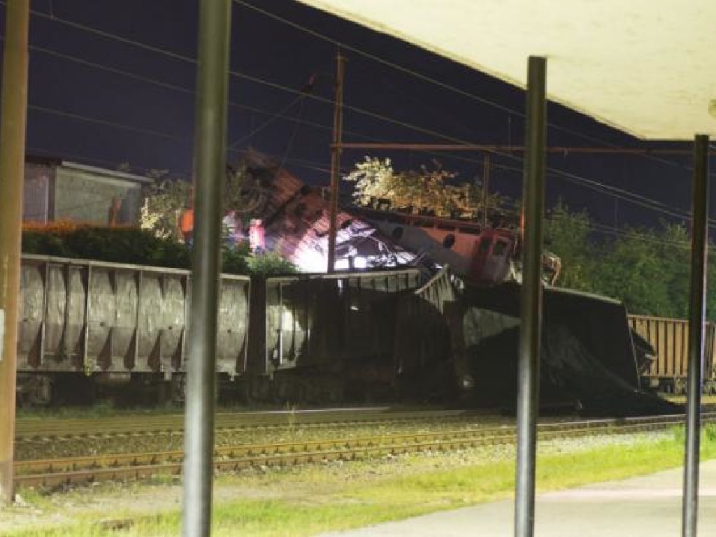 В Боснии столкнулись два поезда, есть погибшие (ФОТО)