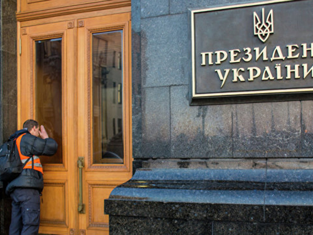 СМИ: в АП намерены перенести дату выборов президента Украины