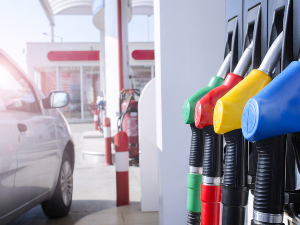 В Украине растут цены на бензин из-за девальвации гривны – эксперт