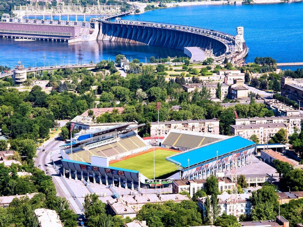 Фанат футбола совершил самоубийство у стадиона в Запорожье