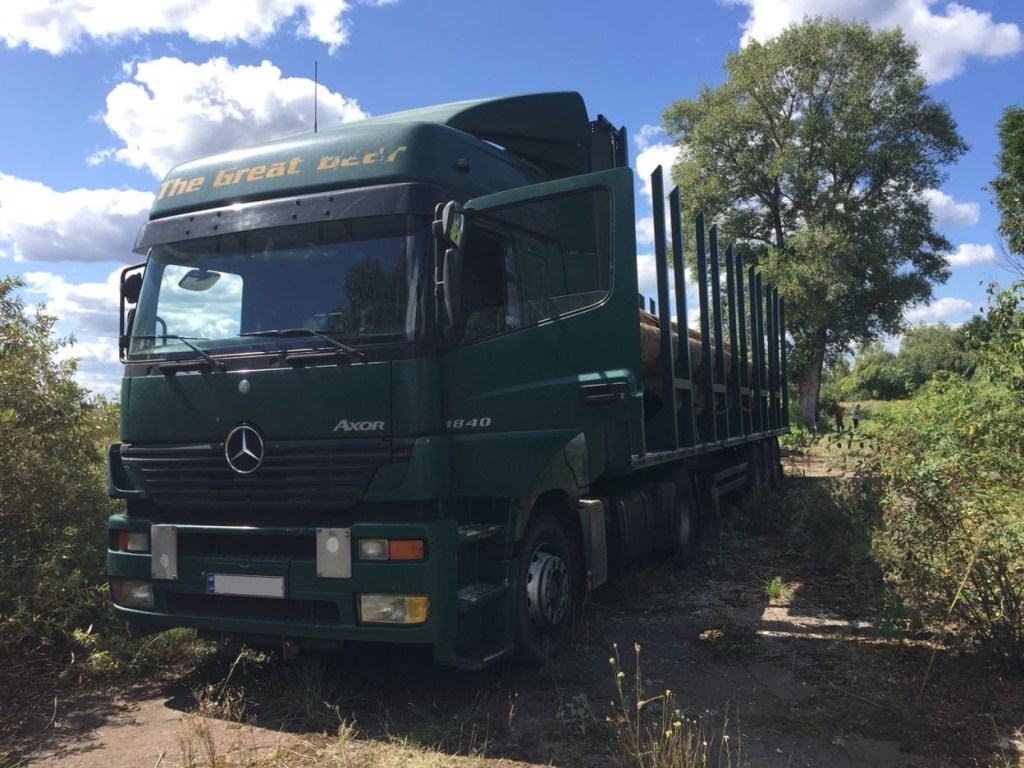 Под Киевом пограничники задержали грузовик с радиоактивными трубами (ФОТО)