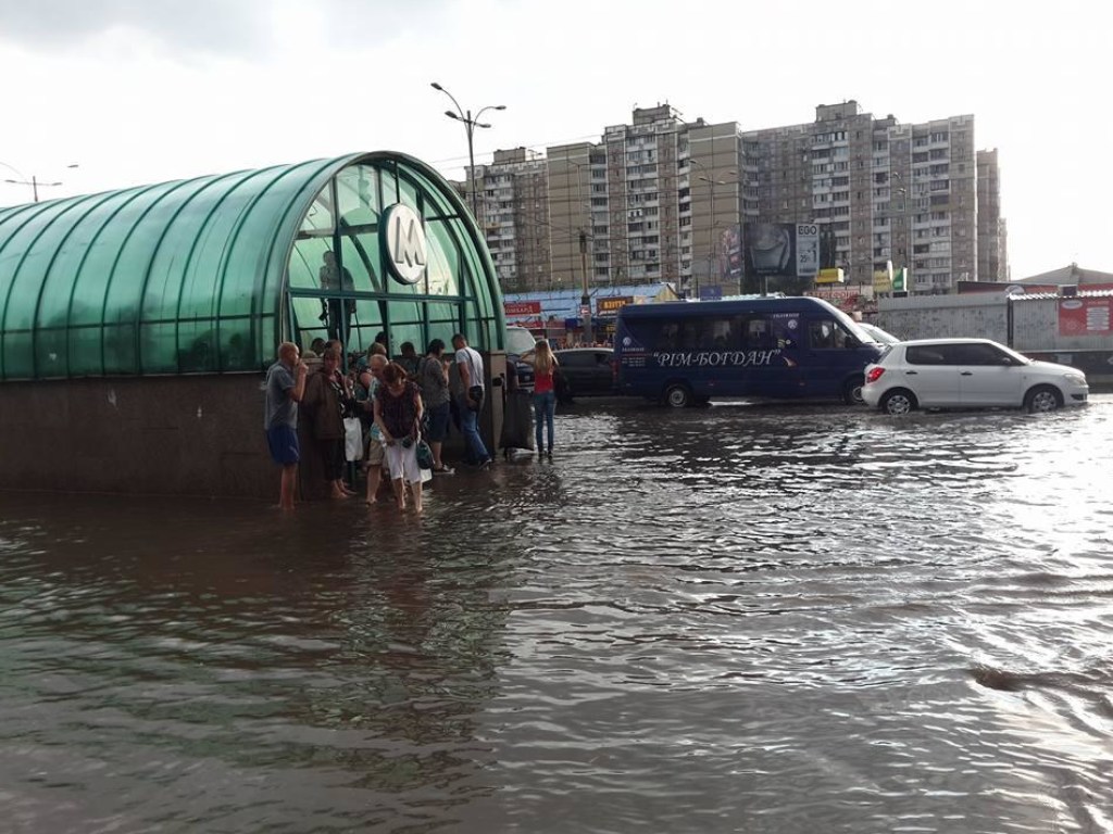 Эксперт о подтоплении Киева: провалы на дорогах будут появляться возле новых многоэтажек 