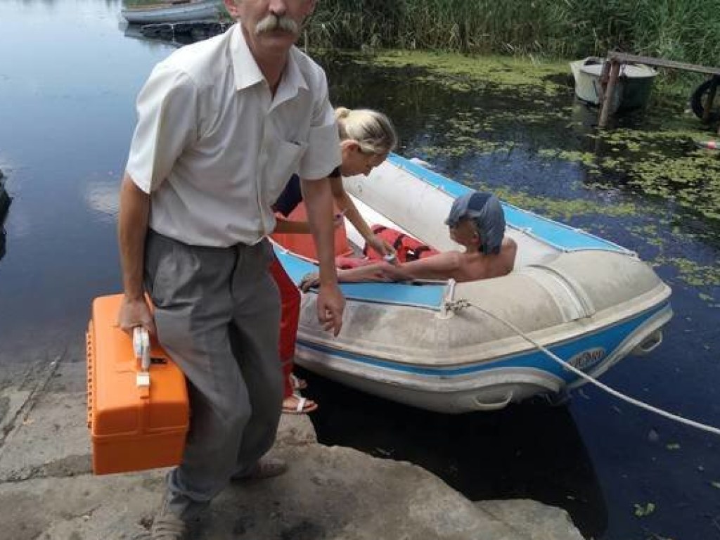 Под Одессой пенсионер заблудился на речке в шлюпке: его нашли в камышах еле живым (ФОТО)