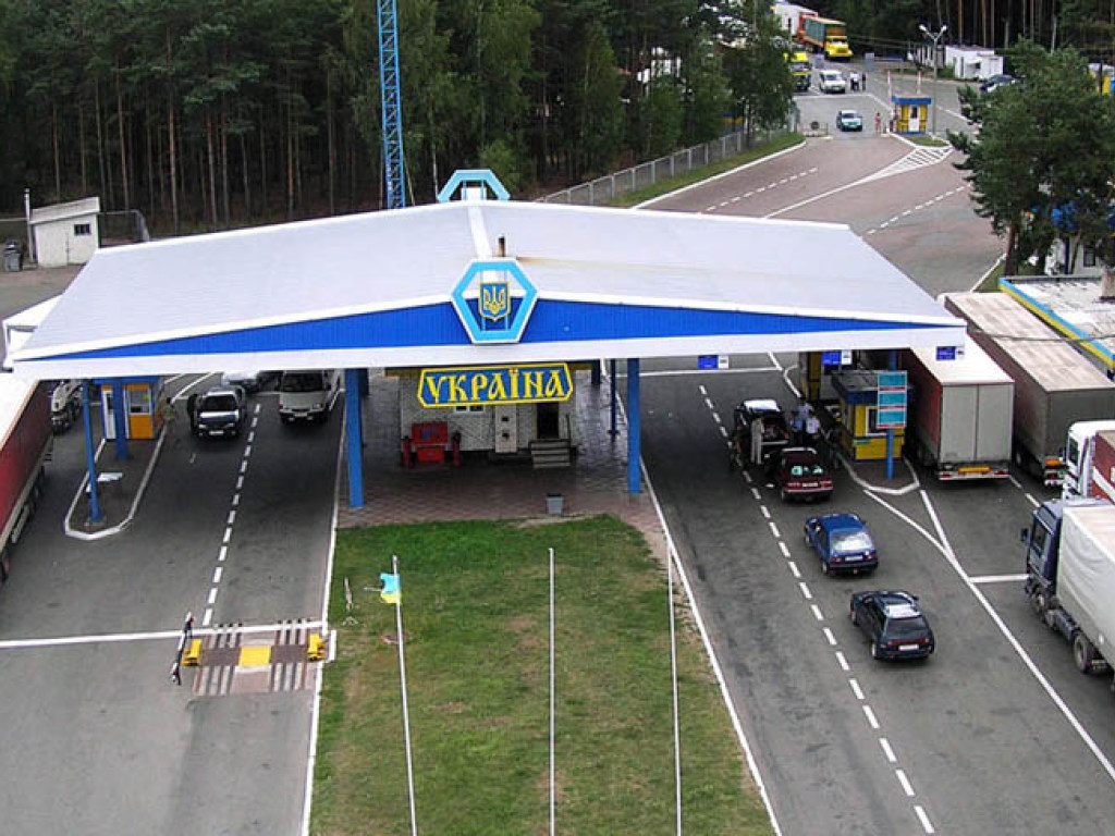 Очередь на границе с РФ под Харьковом: более 300 автомобилей ждут пропуска