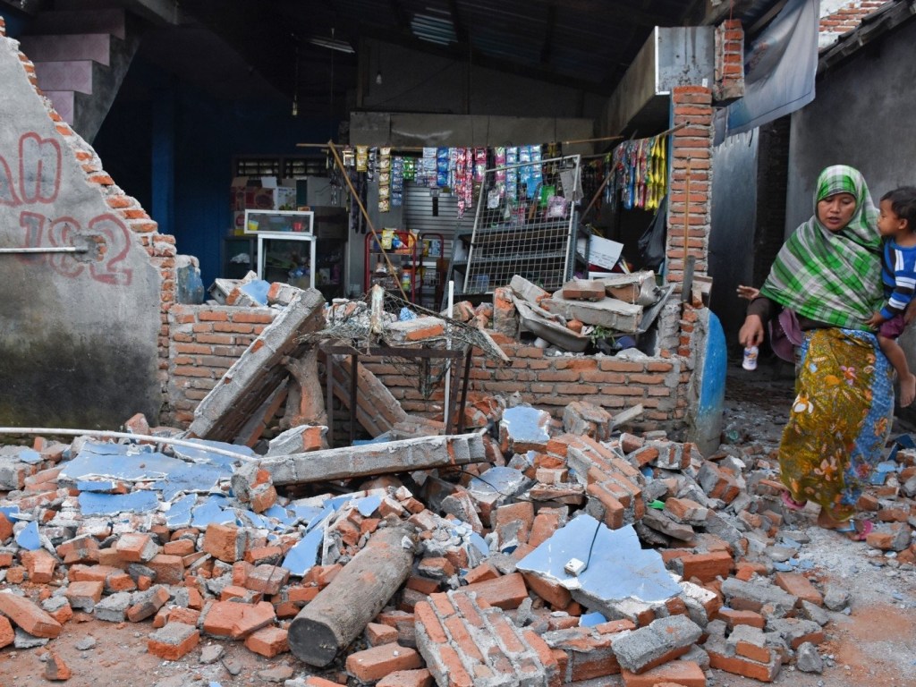 Землетрясение в Индонезии: число жертв увеличилось до 555