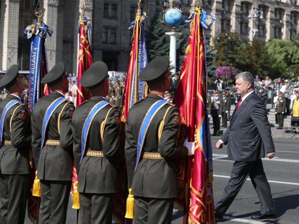 Порошенко присвоил частям ГПСУ имена украинских героев