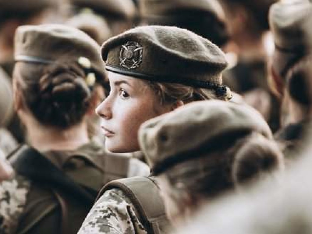 Амазонки: Сети впечатлили фото украинских красавиц, служащих в армии