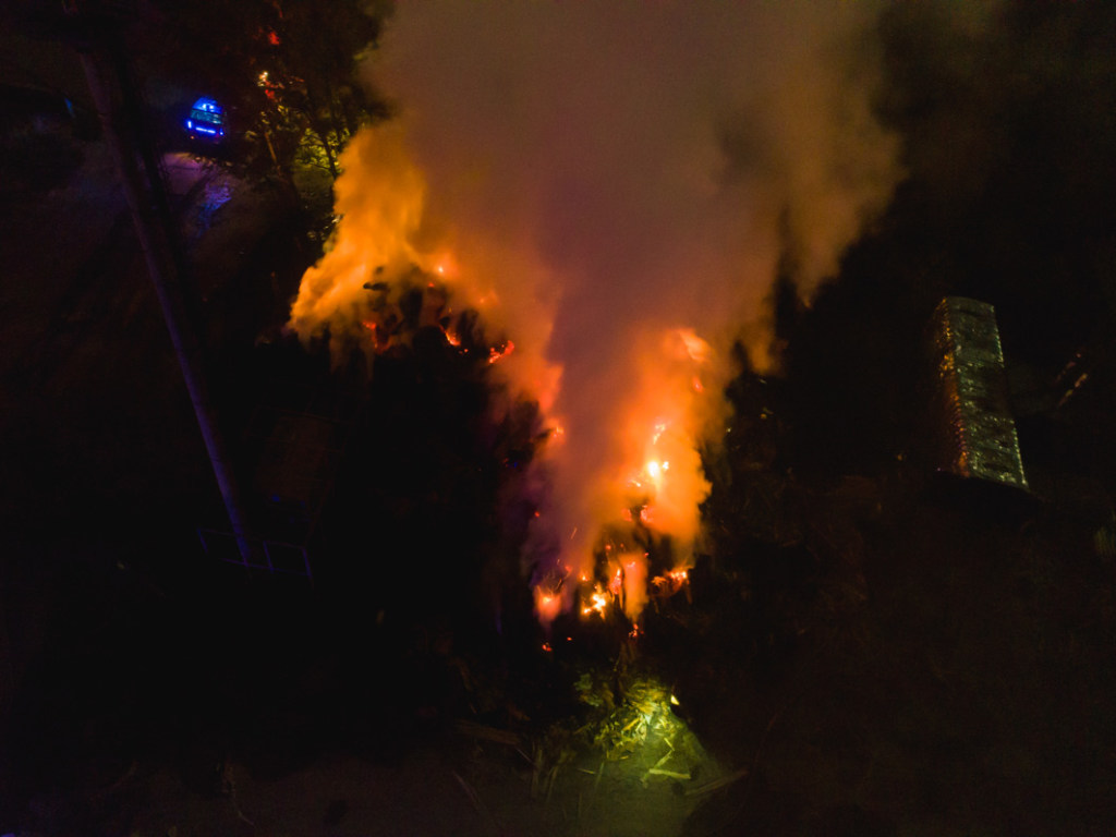 Город окутан дымом: Под Киевом произошел мощный пожар (ФОТО, ВИДЕО)